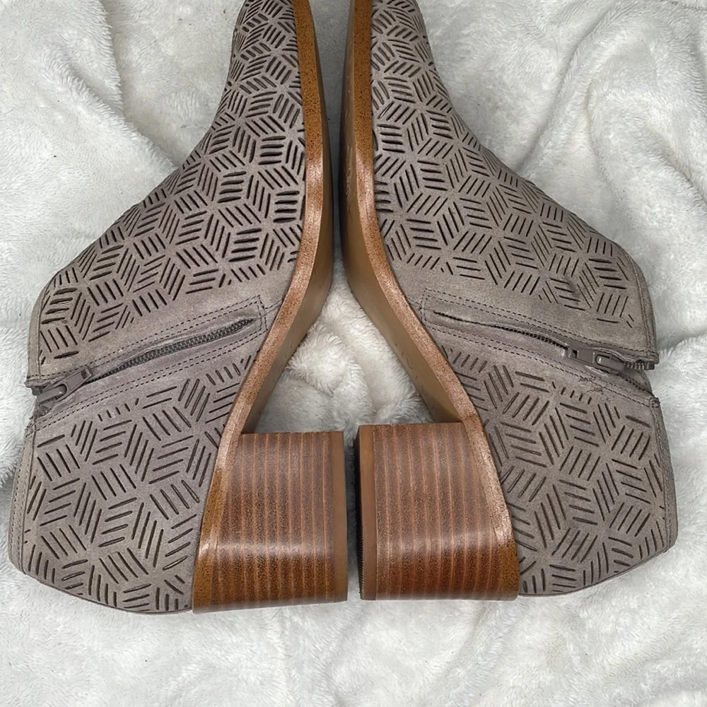 1. State Iddah ankle bootie boot perforated geometric with stacked heel, size 10 - Picture 2 of 10